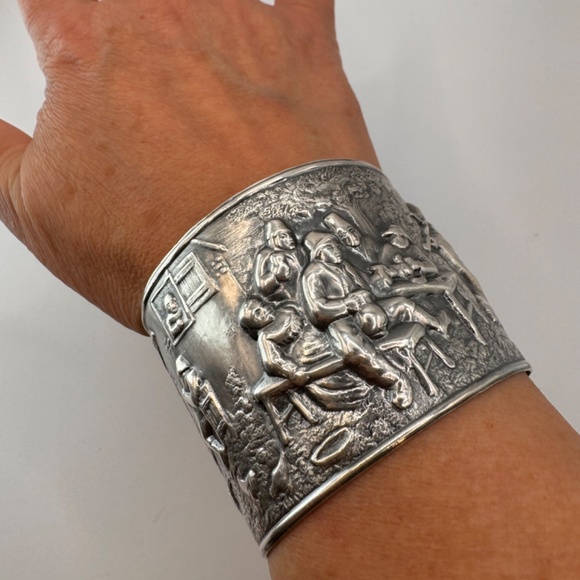 Vintage Jorgen Th Steffesen silver plated repousse cuff bracelet tavern scene. - Picture 9 of 12
